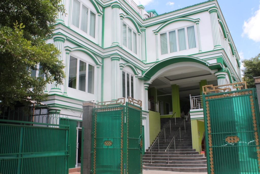 Pintu masuk ke PT Lantabura International