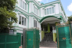 Pintu masuk ke PT Lantabura International